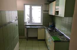 Apartament 4 camere, etaj intermediar, decomandat, zona Colina