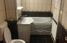 Apartament 4 camere, etaj intermediar, decomandat, zona Colina