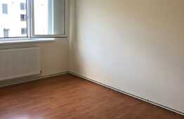 Apartament 4 camere, etaj intermediar, decomandat, zona Colina