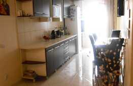 Apartament la CHEIE, de 3 camere, 65 mp, parcare, zona strazii Campului!