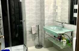 Apartament 2 camere, etaj intermediar, parcare, zona Petrom