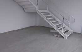 Hala moderna cu acces din DN