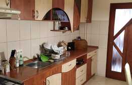 Apartament 3 camere, 100 mp, decomandat, garaj, boxa, zona strazii Campului