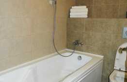 Apartament cu 3 camere, 64 mp, garaj, terasa 24 mp, imobil nou, zona Leroy Merlin