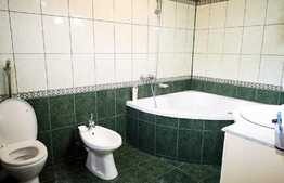 Casa 5 camere, 215 mp utili, 175 mp teren, mobilat si utilat, 3 parcari, zona UMF !