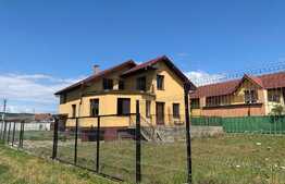 Casa de vanzare, 5 camere, 360 mp, teren 700 mp, Zona Gilau ! 