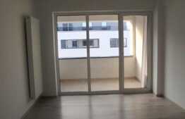 Apartament 2 camere, etaj intermediar, parcare, zona Petrom!