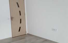 Apartament 2 camere, etaj intermediar, parcare, zona Petrom!