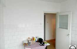 2 camere de vanzare, zona Piata Hermes
