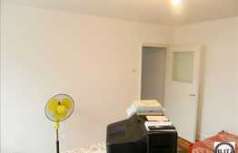 2 camere de vanzare, zona Piata Hermes