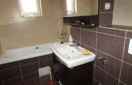 Apartament 3 camere, 75 mp, zona Centrala! Loc de parcare!