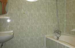 Apartament 3 camere, zona linistita, parcare, terasa, 62 mp utili, zona Nora