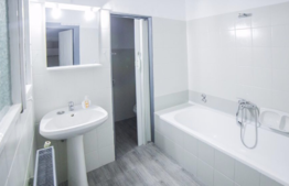 Studio 60 mp, decomandat, mobilat modern, prima inchiriere, zona Facultatii de Business