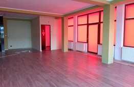 Spatiu comercial, 80 mp, cu vitrina la strada!