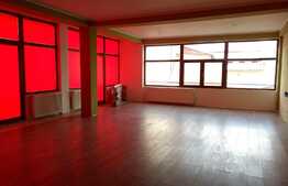 Spatiu comercial, 80 mp, cu vitrina la strada!
