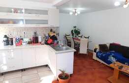 Doua case de nedespartit