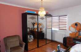 Doua case de nedespartit