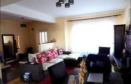 Vrei un duplex cu o curte generoasa, situat intr-o zona linistita?