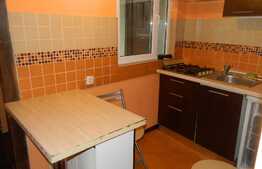 Garsoniera+mezanin, 30 mp, decomandat, zona strazii Bucuresti