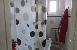 De vanzare apartament 3 camere, 40 mp, zona Piata Hermes