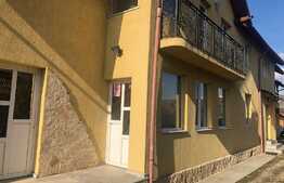 Spatiu birouri, 440mp, 700mp curte, strada principala, Floresti