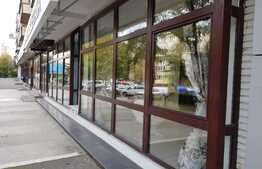 Spatiu comercial cu vitrina generoasa