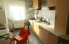 Apartament 3 camere, 65 mp, decomandat, garaj , boxa la subsol , zona Nicolae Titulescu