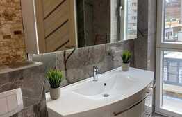  Apartament de vanzare, 3 camere , 69 mp , LUX , Zona Vivo ! 