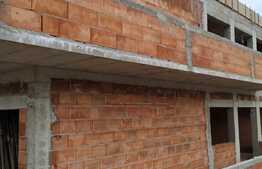 Apartament in vila, terasa, 120 mp gradina, garaj, zona Campului