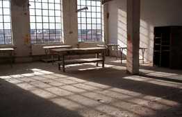 Hala cu teren in Izvorul Crisului. 