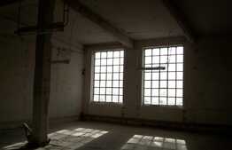 Hala cu teren in Izvorul Crisului. 