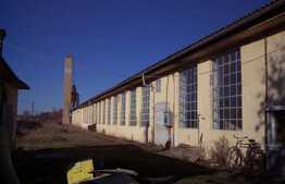 Hala cu teren in Izvorul Crisului. 