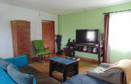 Ansamblu 2 case individuale, 81 mp+40 mp in aceeasi curte de 1294 mp, zona Ciurila