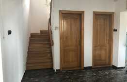 Casa 420 mp, 5 parcari, AC, zona Piata Fraternitatii