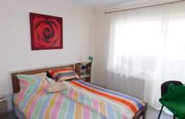 Apartament cu finisaje noi, balcon de 10 mp si loc de parcare