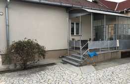 Casa individuala,Curte Comuna, 90 mp, teren 220 mp, zona Traian Vuia