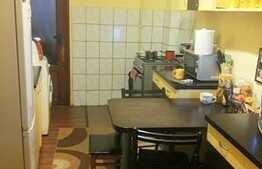 Apartament in imobil de tip casa-vila in centru!