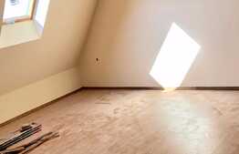 Apartament in vila, 100 mp, 3 camere, decomandat, zona strazii Florilor! 