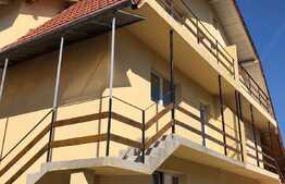 Apartament in vila, 100 mp, 3 camere, decomandat, zona strazii Florilor! 