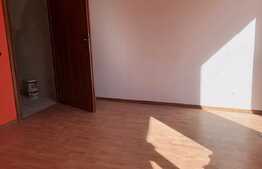 Apartament in vila, 100 mp, 3 camere, decomandat, zona strazii Florilor! 