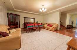 Casa de vanzare, 180 mp, 690 mp teren, zona exclusivista de case!