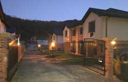 Casa individuala de vanzare cu garaj , 118 mp, teren 400, zona de case! 