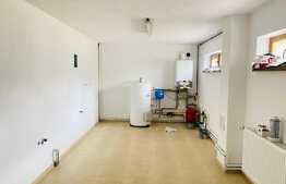 Casa cu 7 camere, 275 mp utili, 840 mp teren, doua garaje, zona strazii Oasului