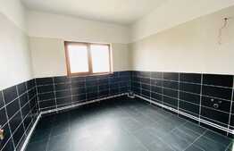 Casa cu 7 camere, 275 mp utili, 840 mp teren, doua garaje, zona strazii Oasului