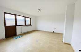 Casa cu 7 camere, 275 mp utili, 840 mp teren, doua garaje, zona strazii Oasului
