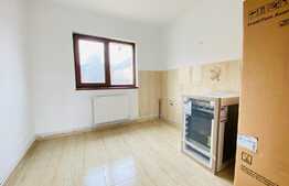 Casa cu 7 camere, 275 mp utili, 840 mp teren, doua garaje, zona strazii Oasului