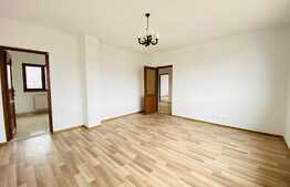 Casa cu 7 camere, 275 mp utili, 840 mp teren, doua garaje, zona strazii Oasului