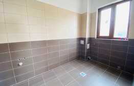 Casa cu 7 camere, 275 mp utili, 840 mp teren, doua garaje, zona strazii Oasului
