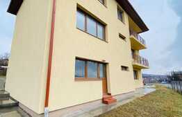 Casa cu 7 camere, 275 mp utili, 840 mp teren, doua garaje, zona strazii Oasului