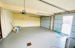 Casa cu 7 camere, 275 mp utili, 840 mp teren, doua garaje, zona strazii Oasului